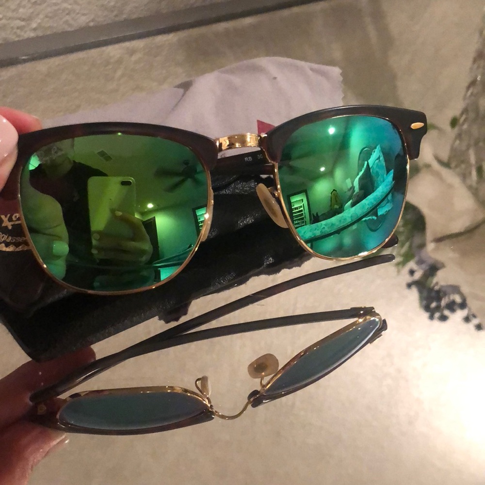 Green Mirrored Ray Ban Sunnies!